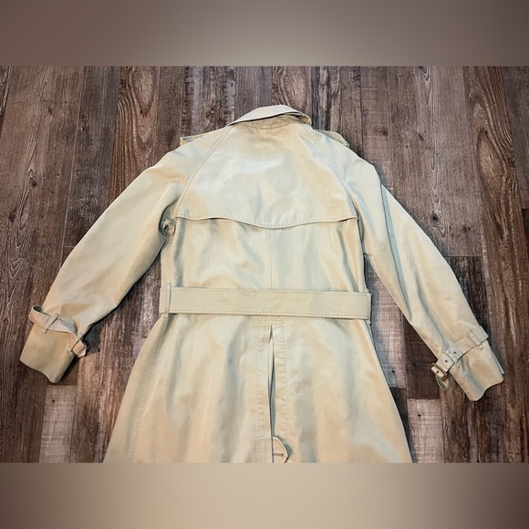 Burberrys Vintage Khaki Long Trench Coat with Belt Size Medium See Measurements - Picture 13 of 16